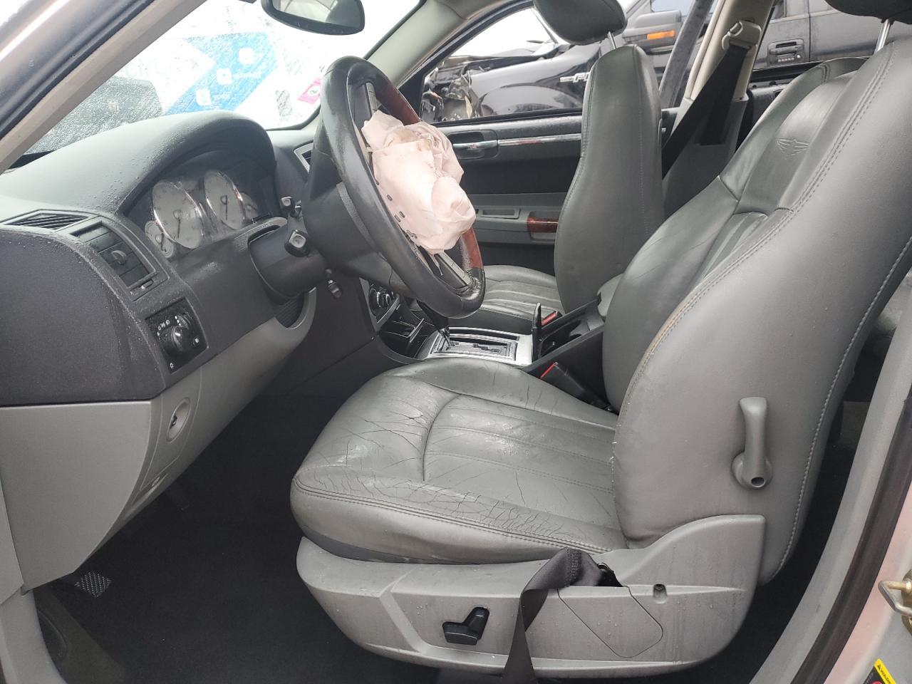 2005 CHRYSLER 300