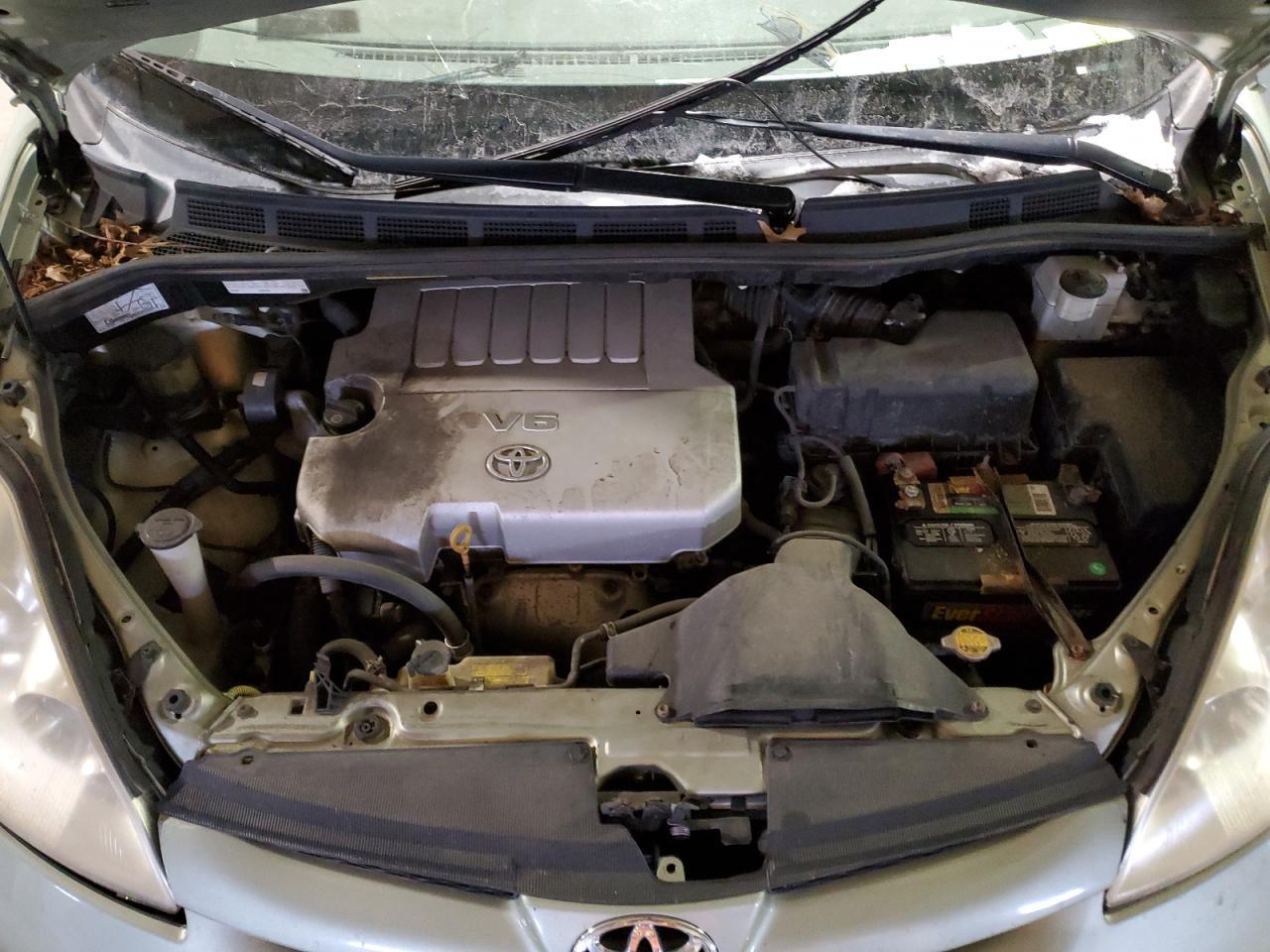 2010 TOYOTA SIENNA