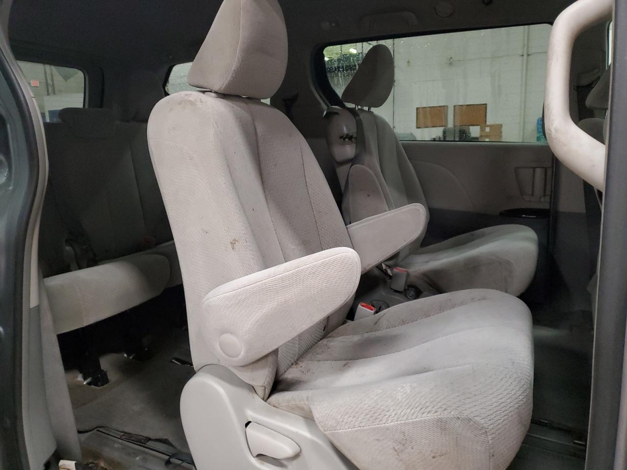 2012 TOYOTA SIENNA