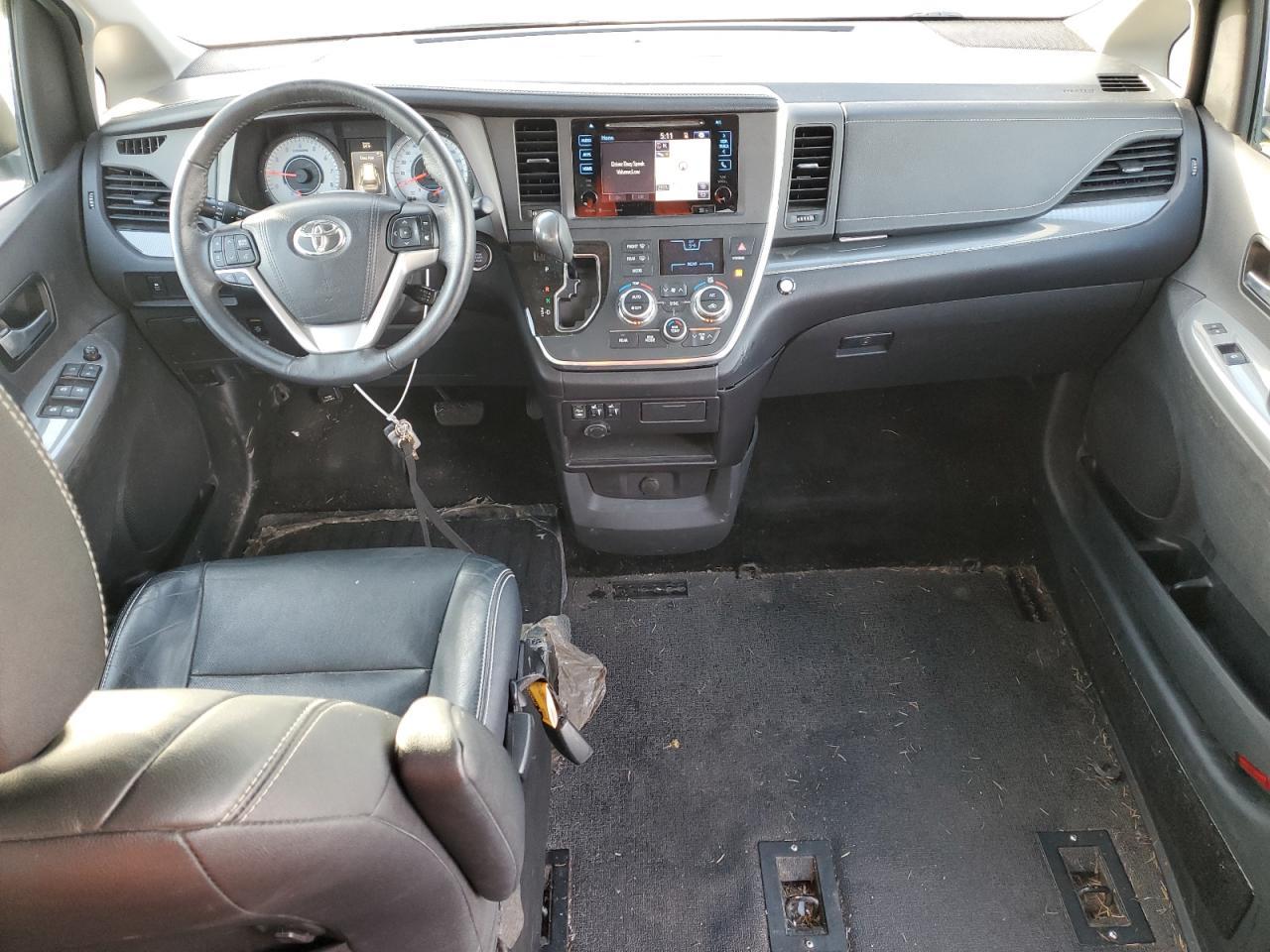 2017 TOYOTA SIENNA