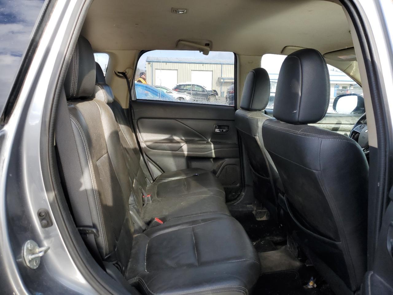 2016 MITSUBISHI outlander