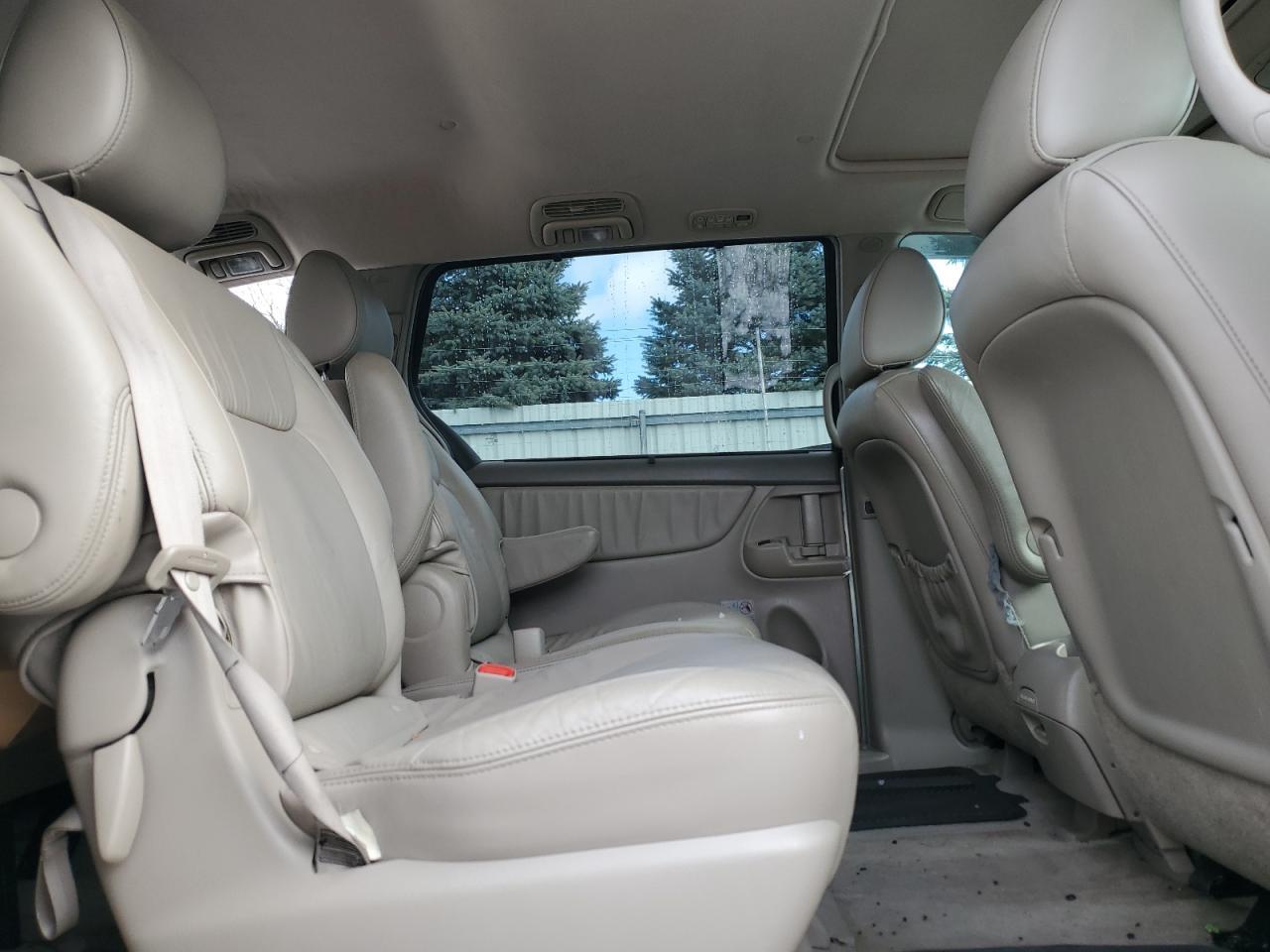 2009 TOYOTA SIENNA