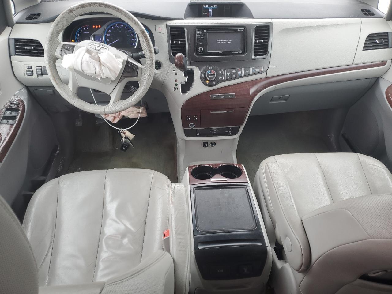 2013 TOYOTA SIENNA