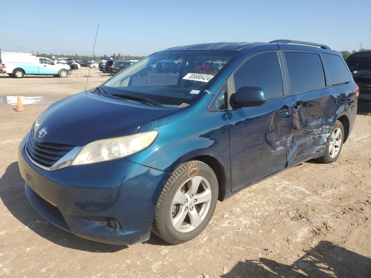 2012 TOYOTA SIENNA