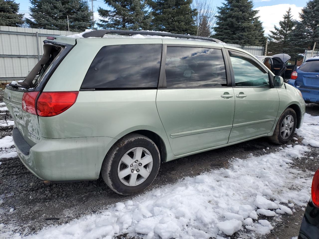 2009 TOYOTA SIENNA