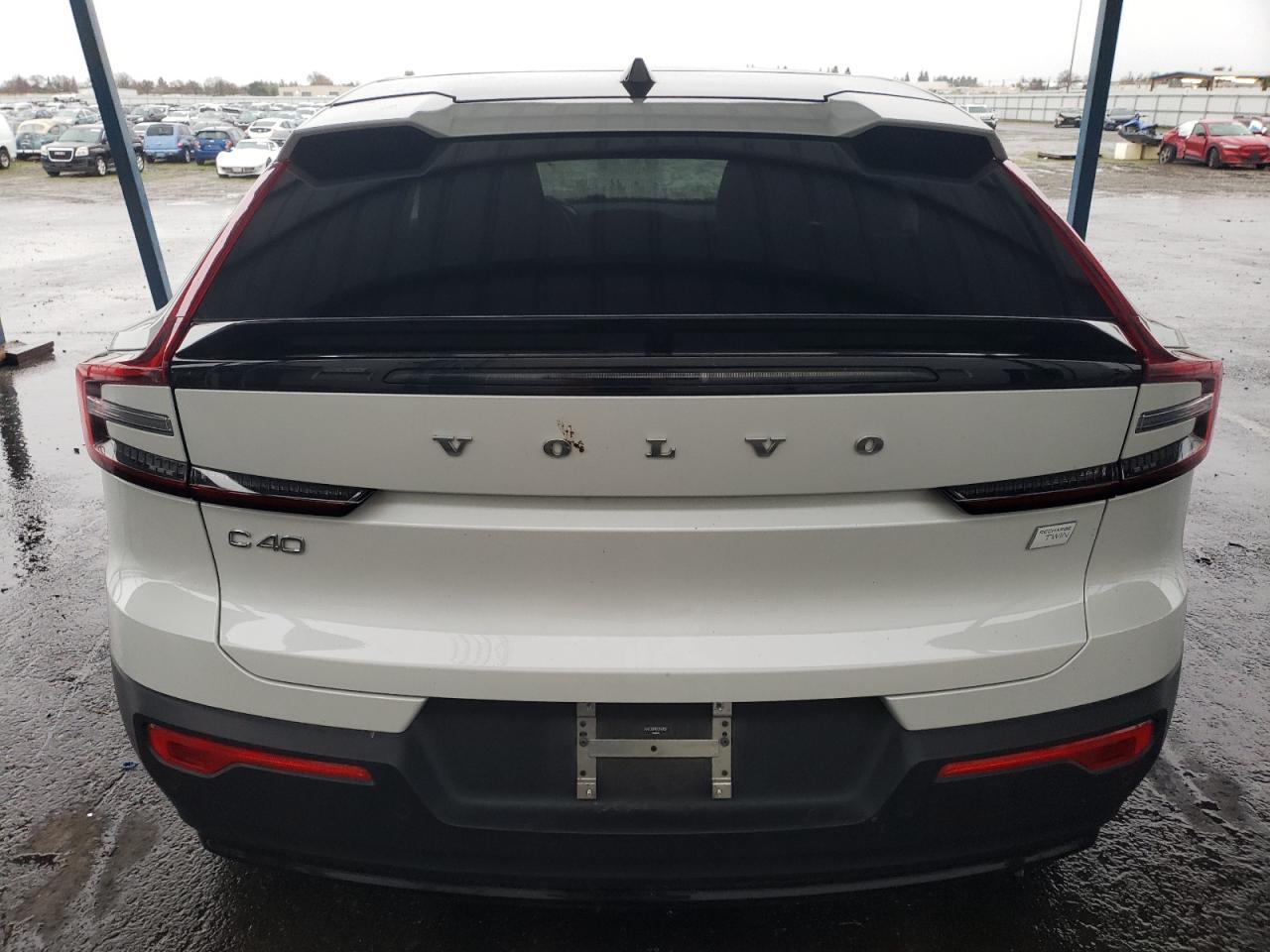 2023 VOLVO C40
