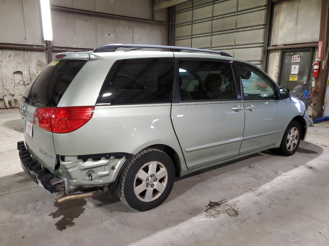 2010 TOYOTA SIENNA