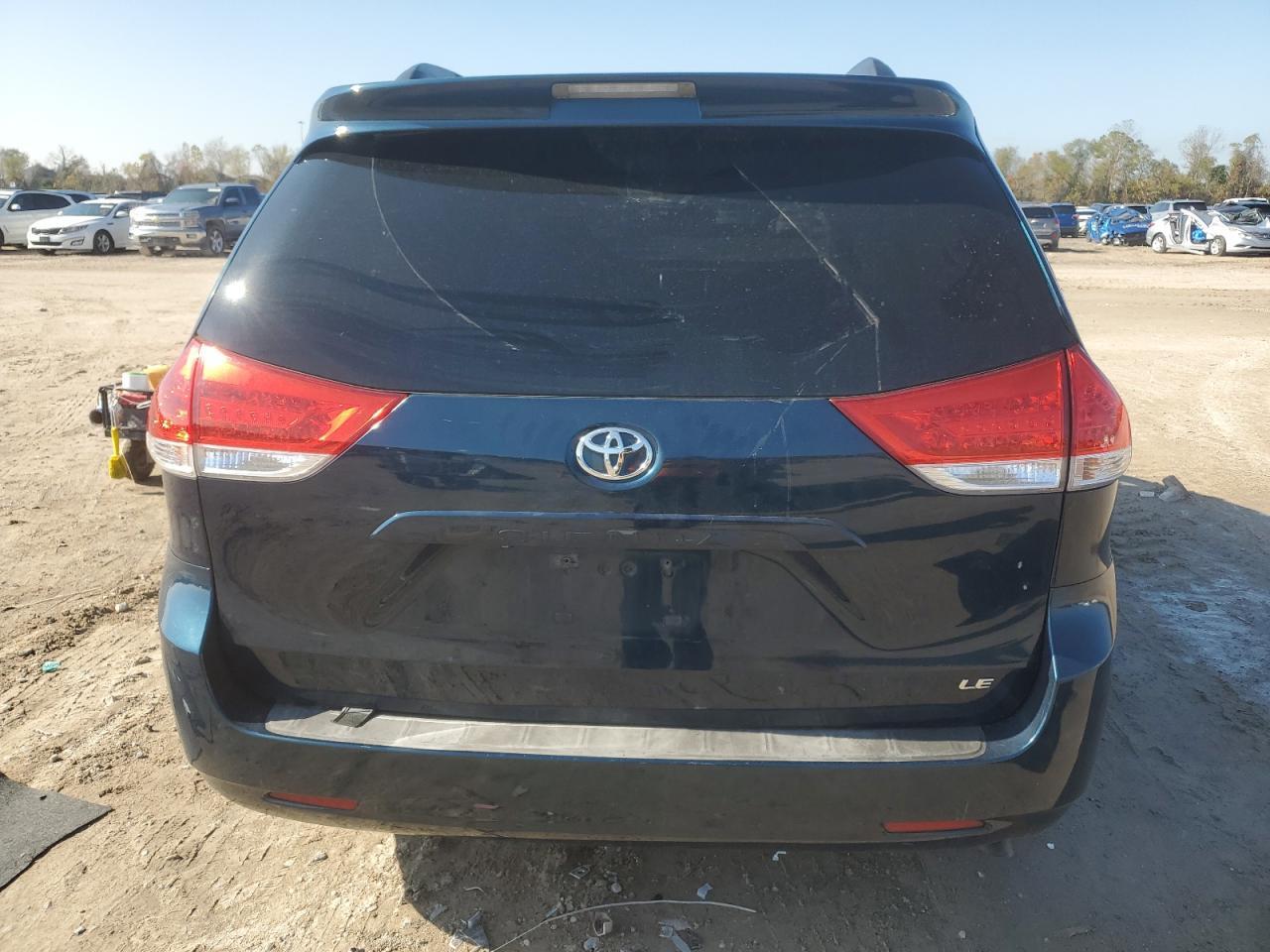2012 TOYOTA SIENNA