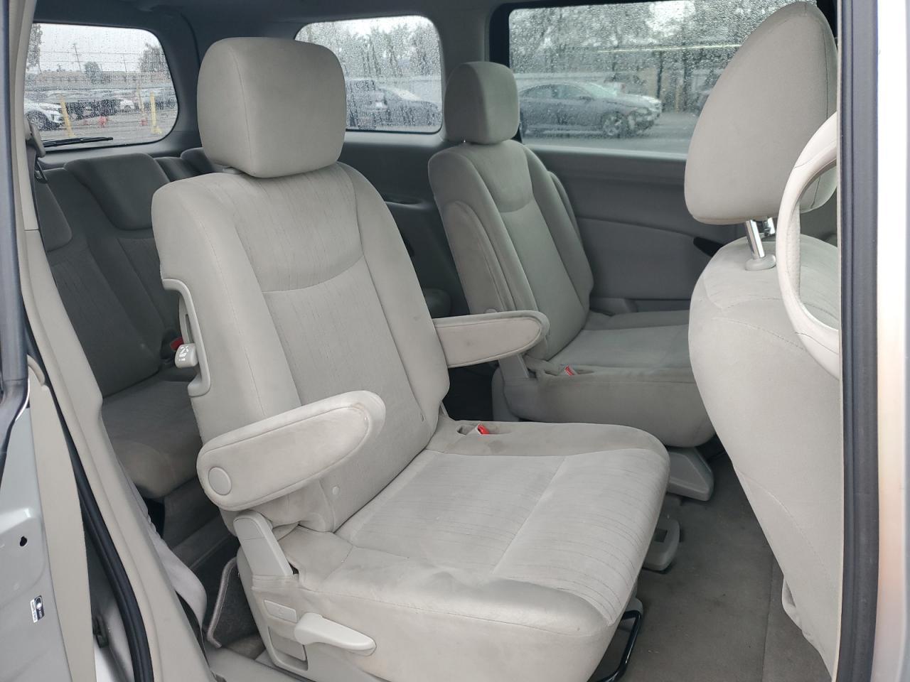 2011 NISSAN Quest