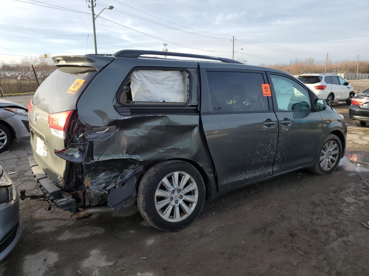2013 TOYOTA SIENNA
