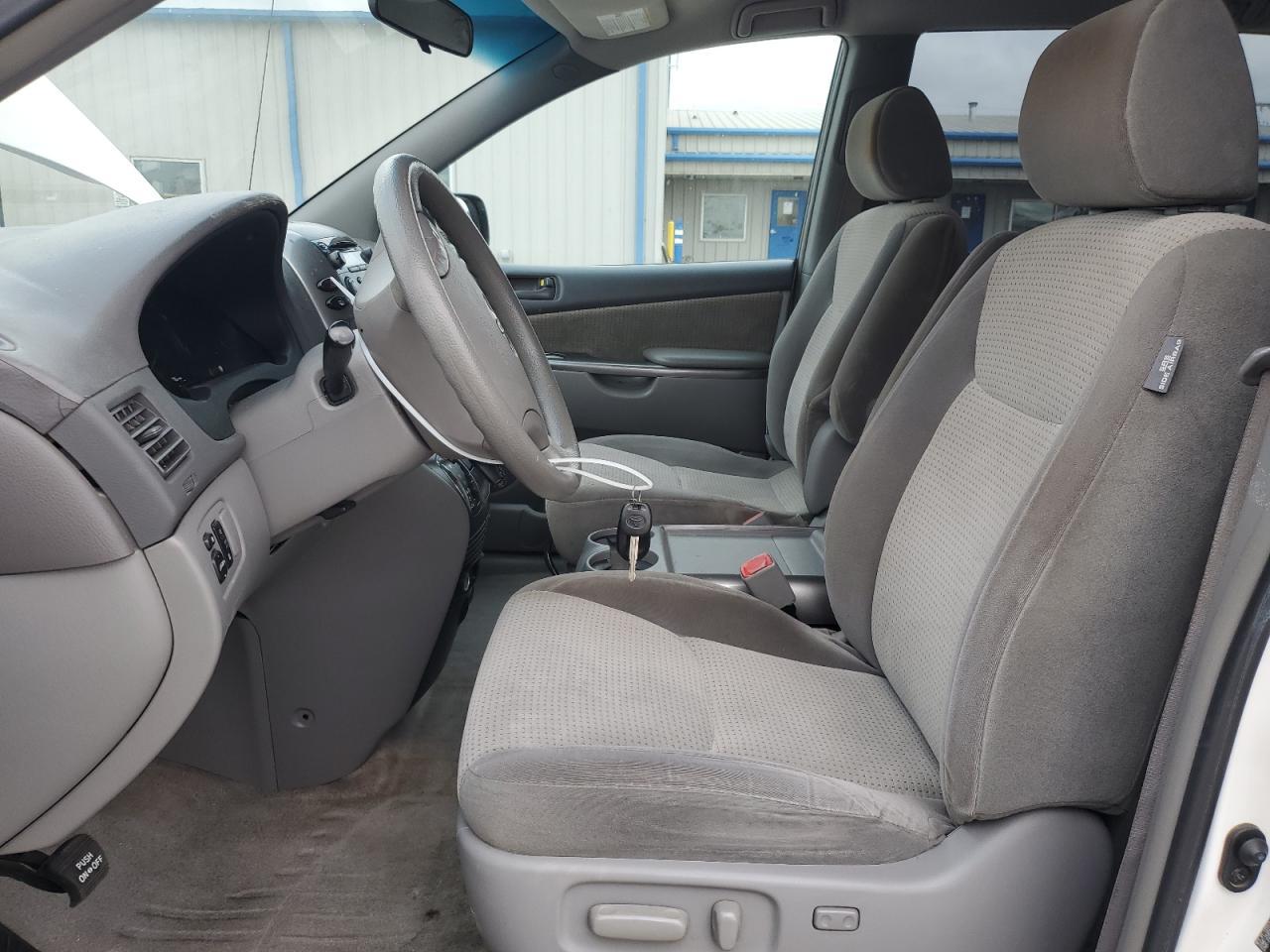 2008 TOYOTA SIENNA