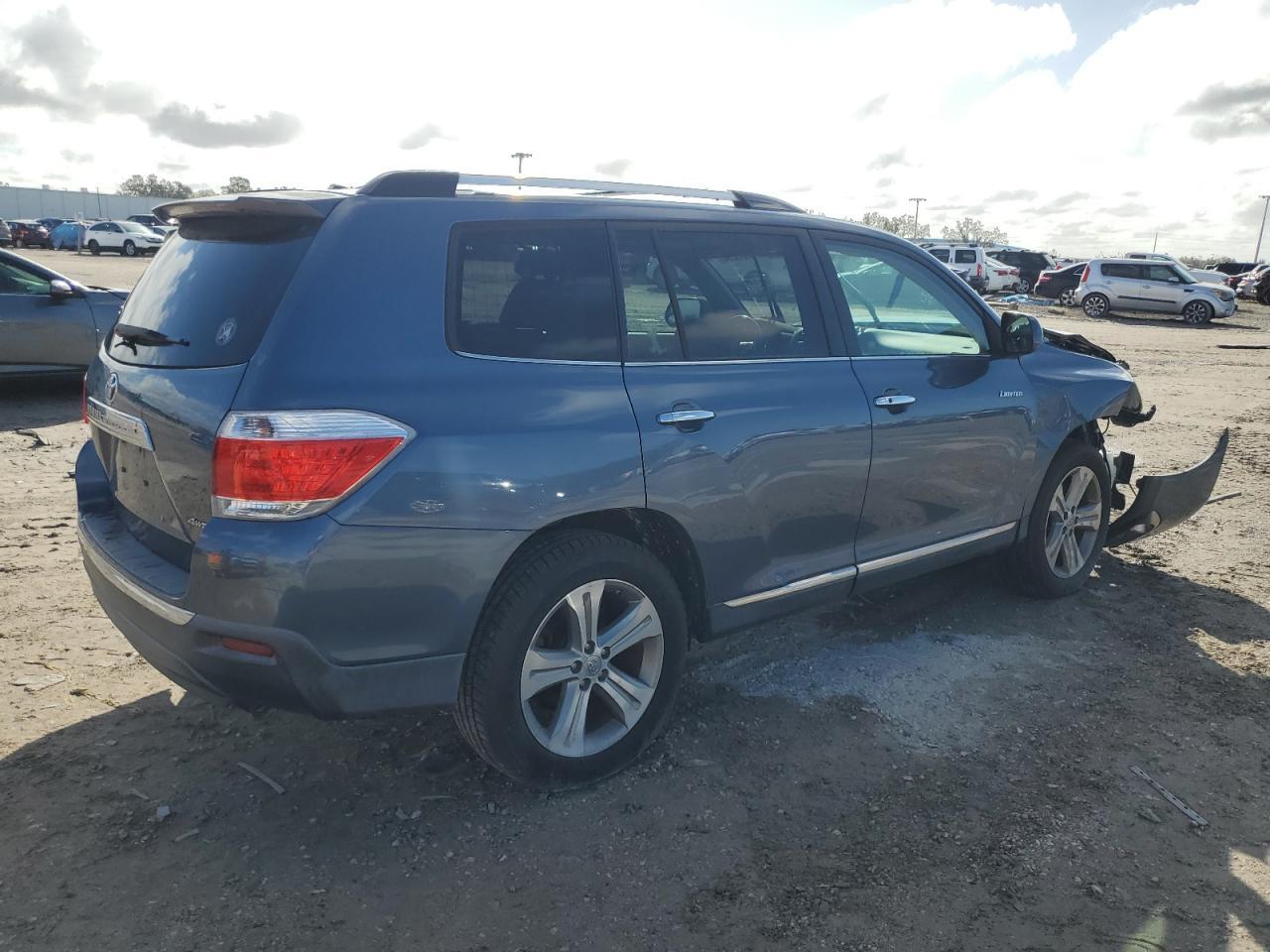 2011 TOYOTA HIGHLANDER