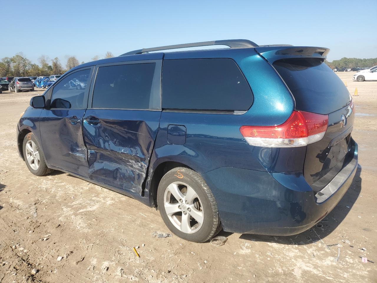 2012 TOYOTA SIENNA