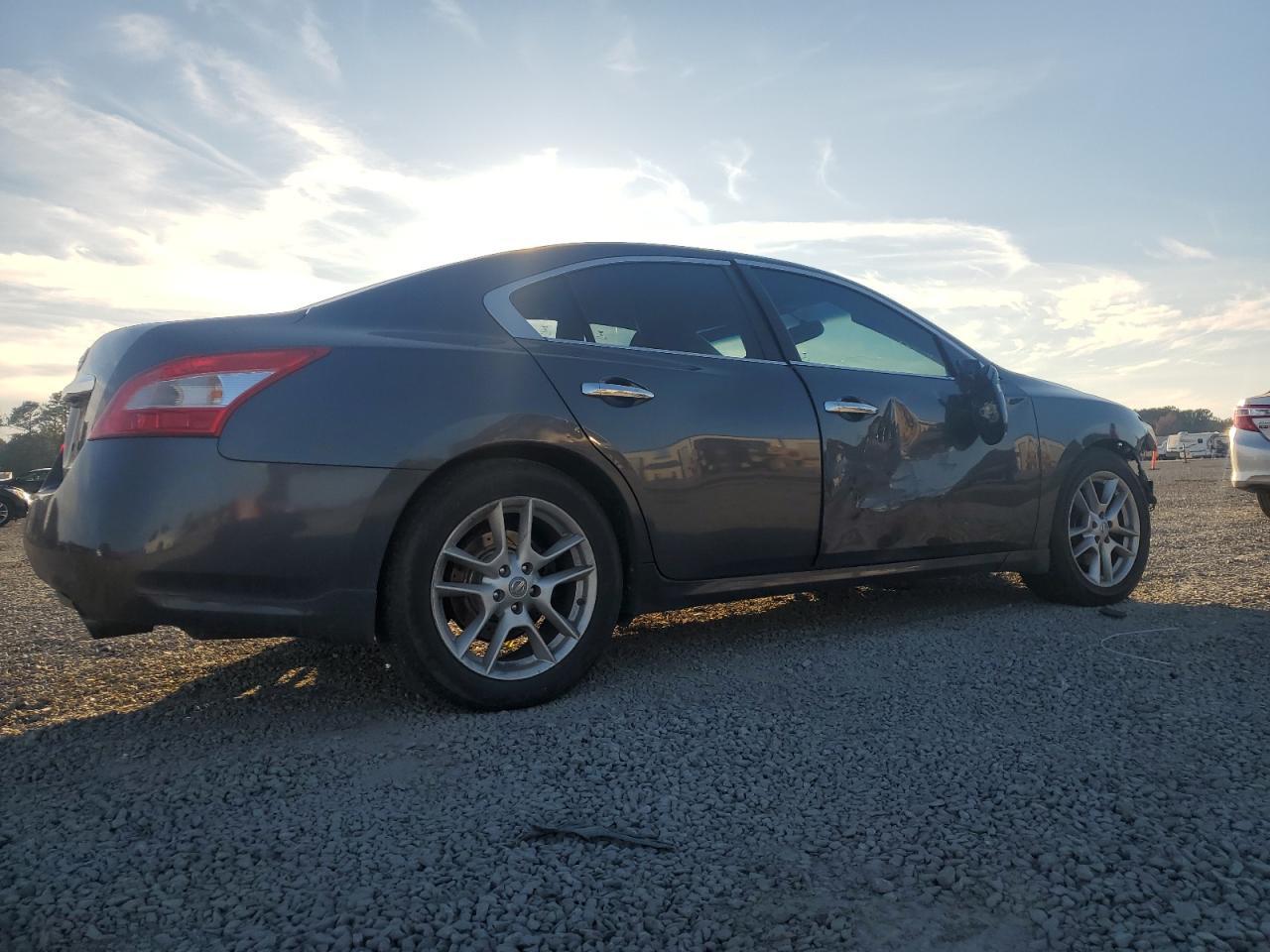 2009 NISSAN Maxima