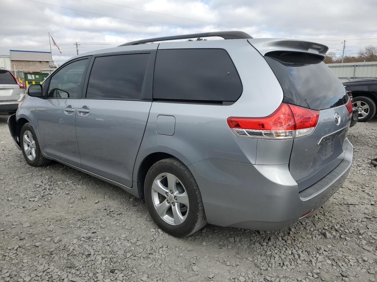 2011 TOYOTA SIENNA