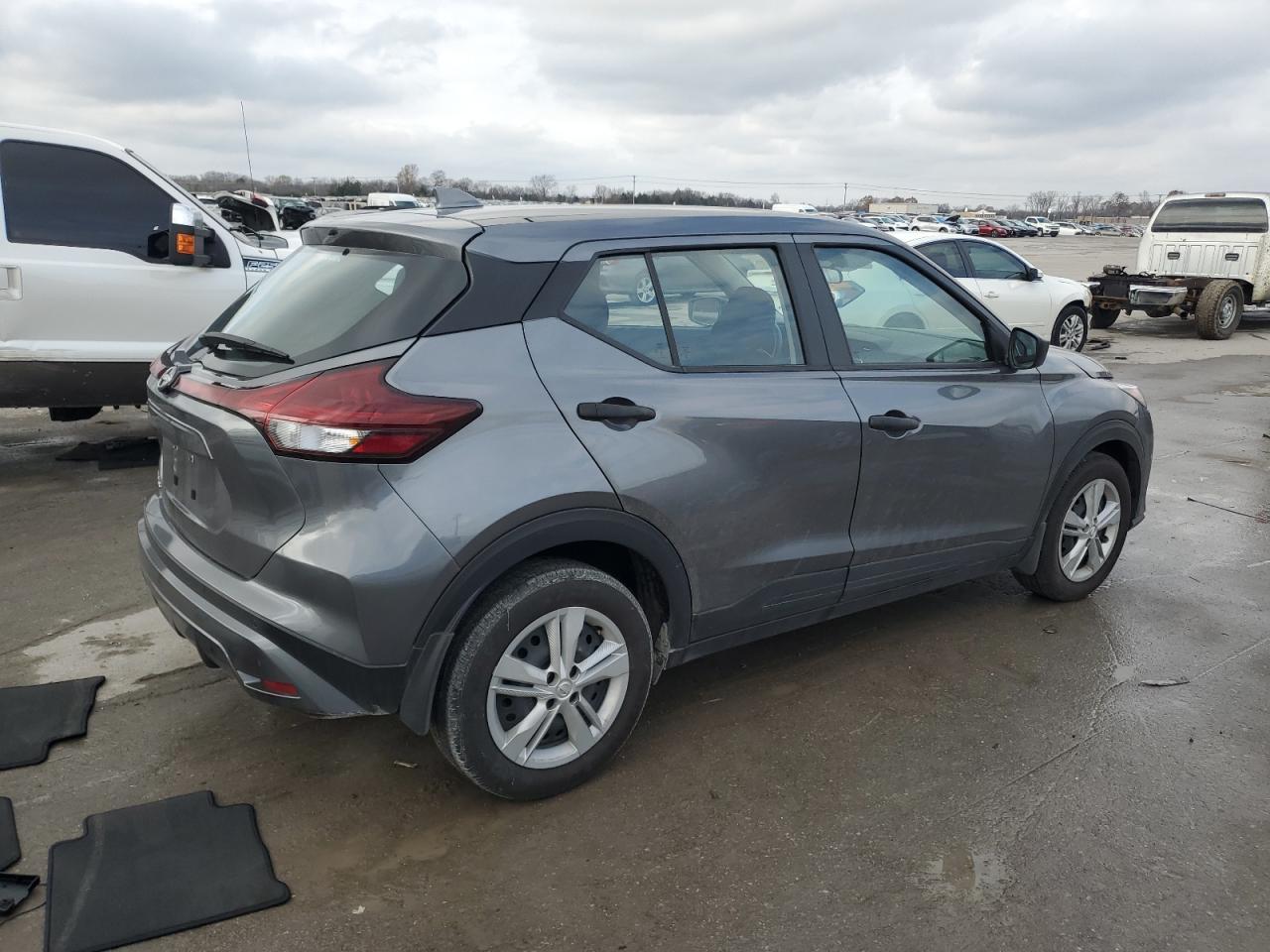 2023 NISSAN KICKS