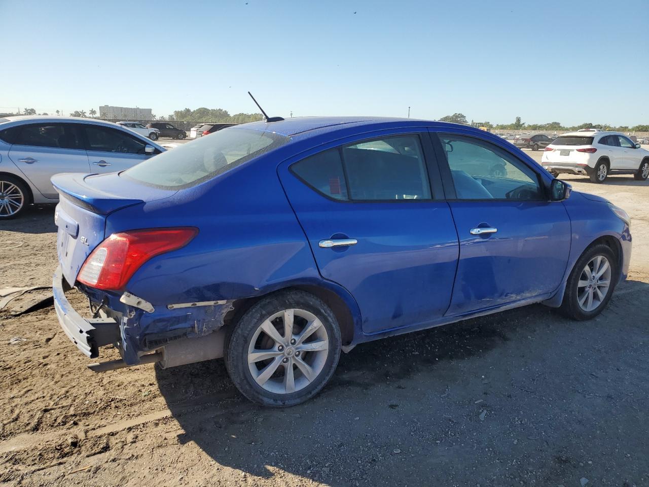 2017 NISSAN VERSA
