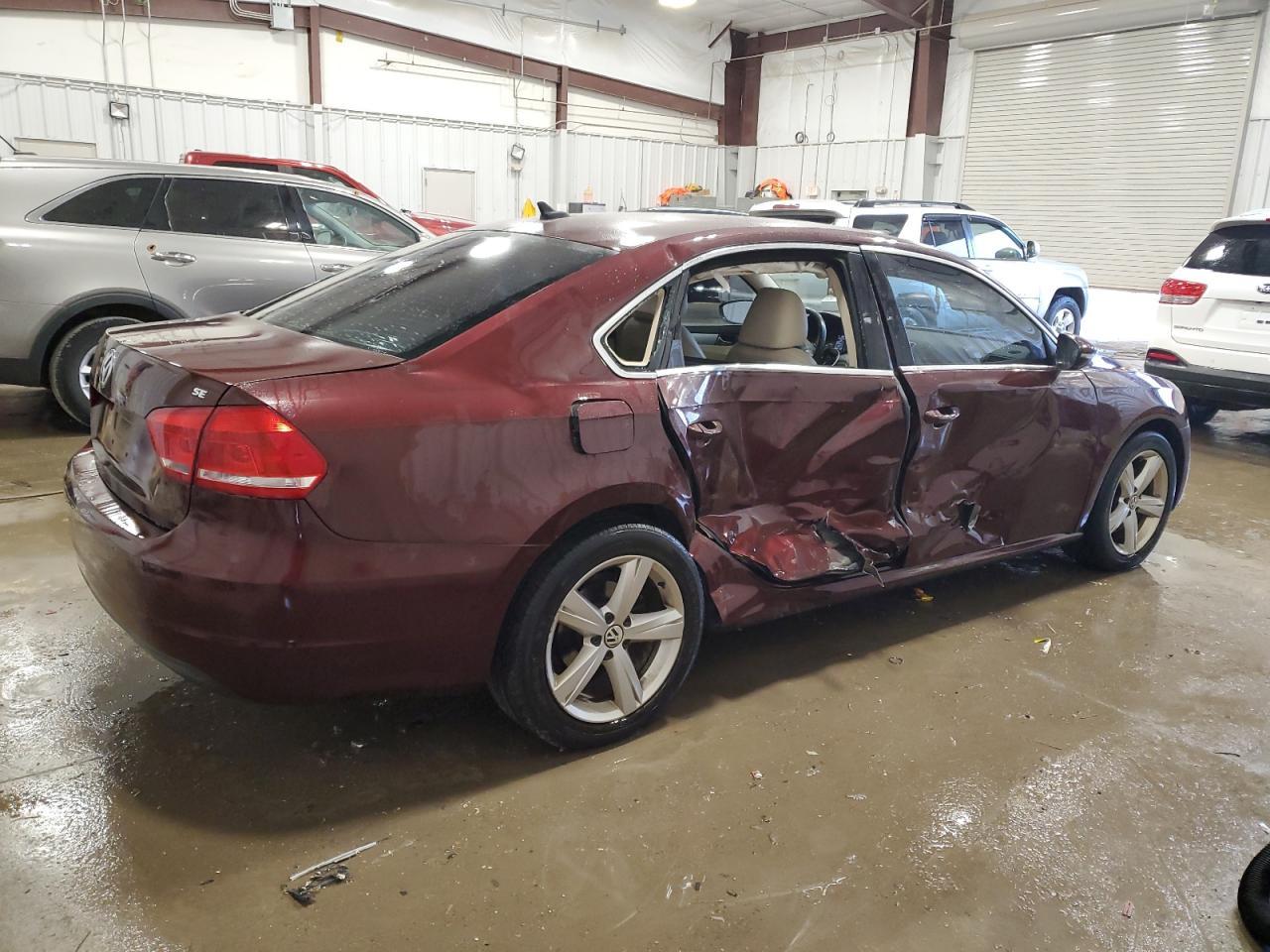 2012 VOLKSWAGEN Passat