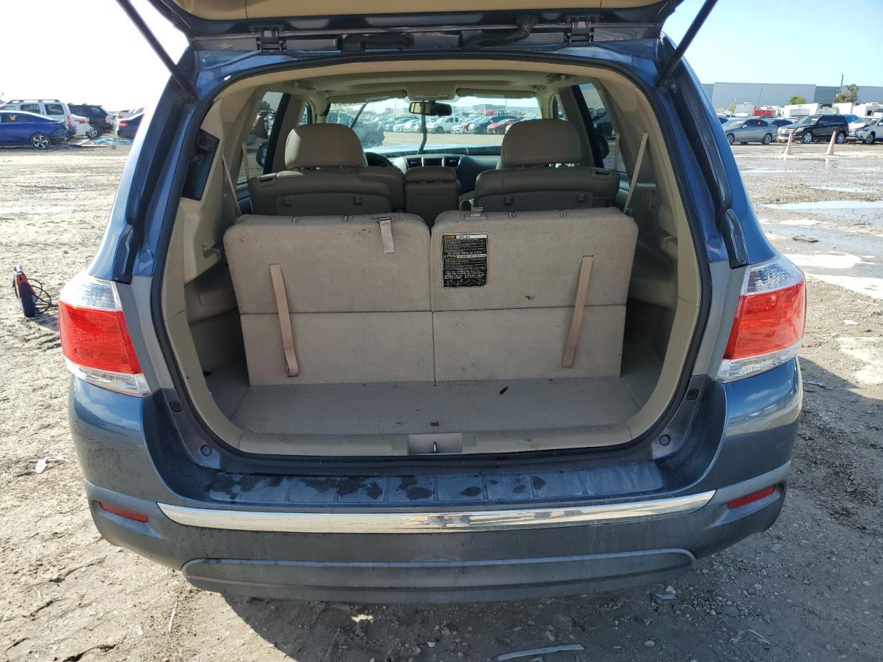 2011 TOYOTA HIGHLANDER