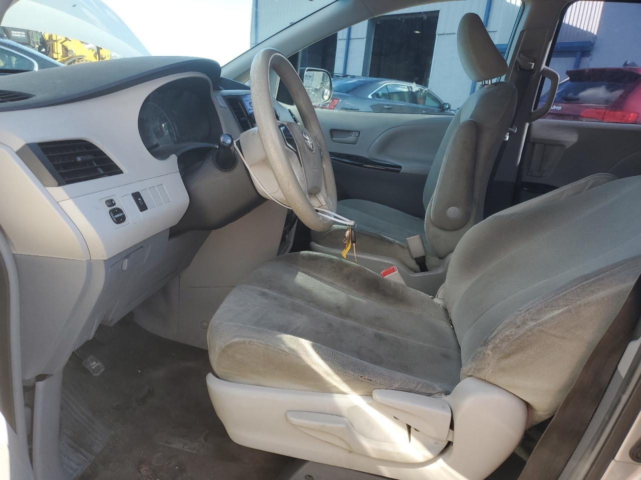 2014 TOYOTA SIENNA