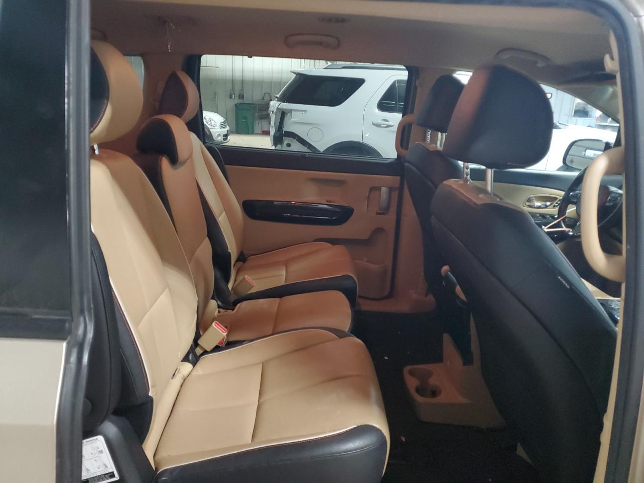 2016 KIA SEDONA
