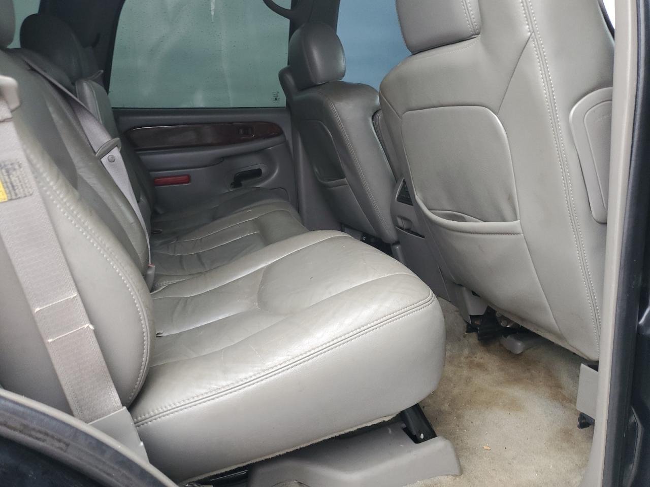 2004 CHEVROLET Tahoe