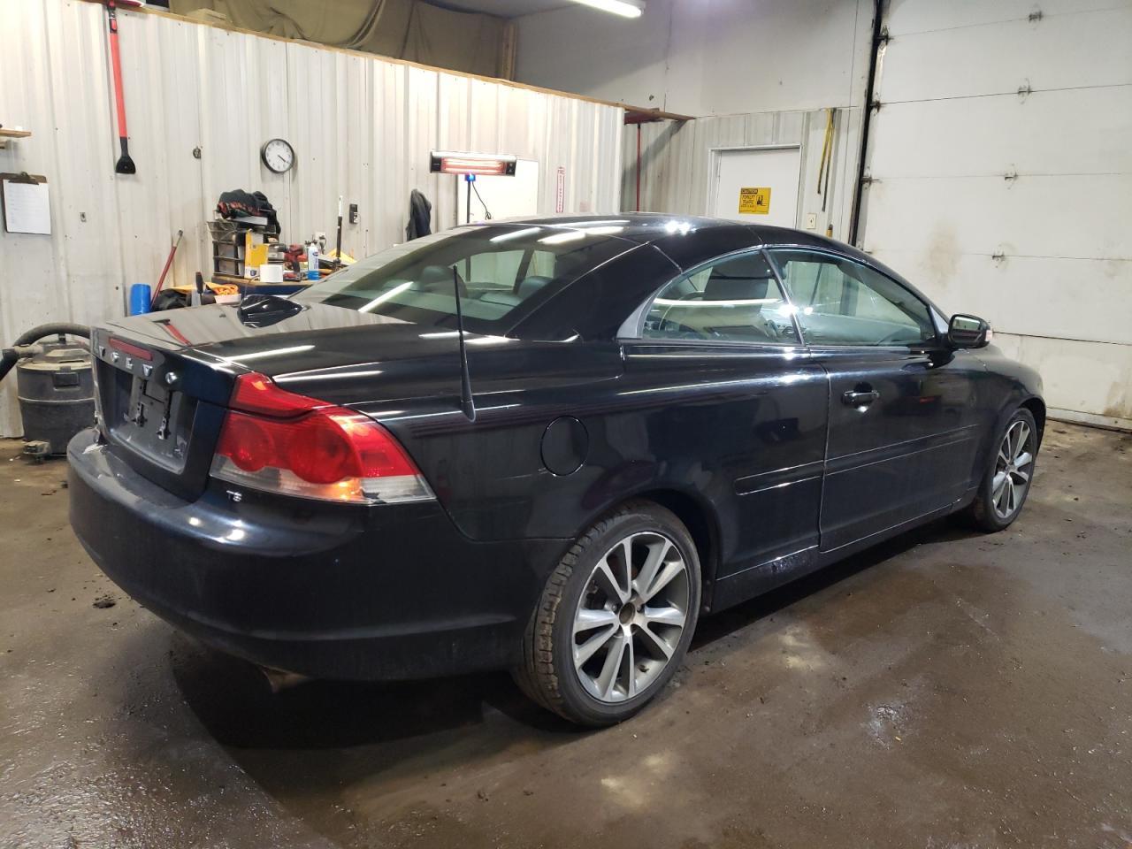 2010 VOLVO C70
