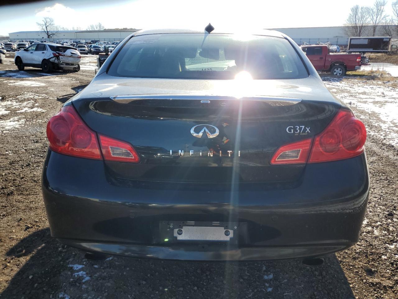2011 INFINITI G37