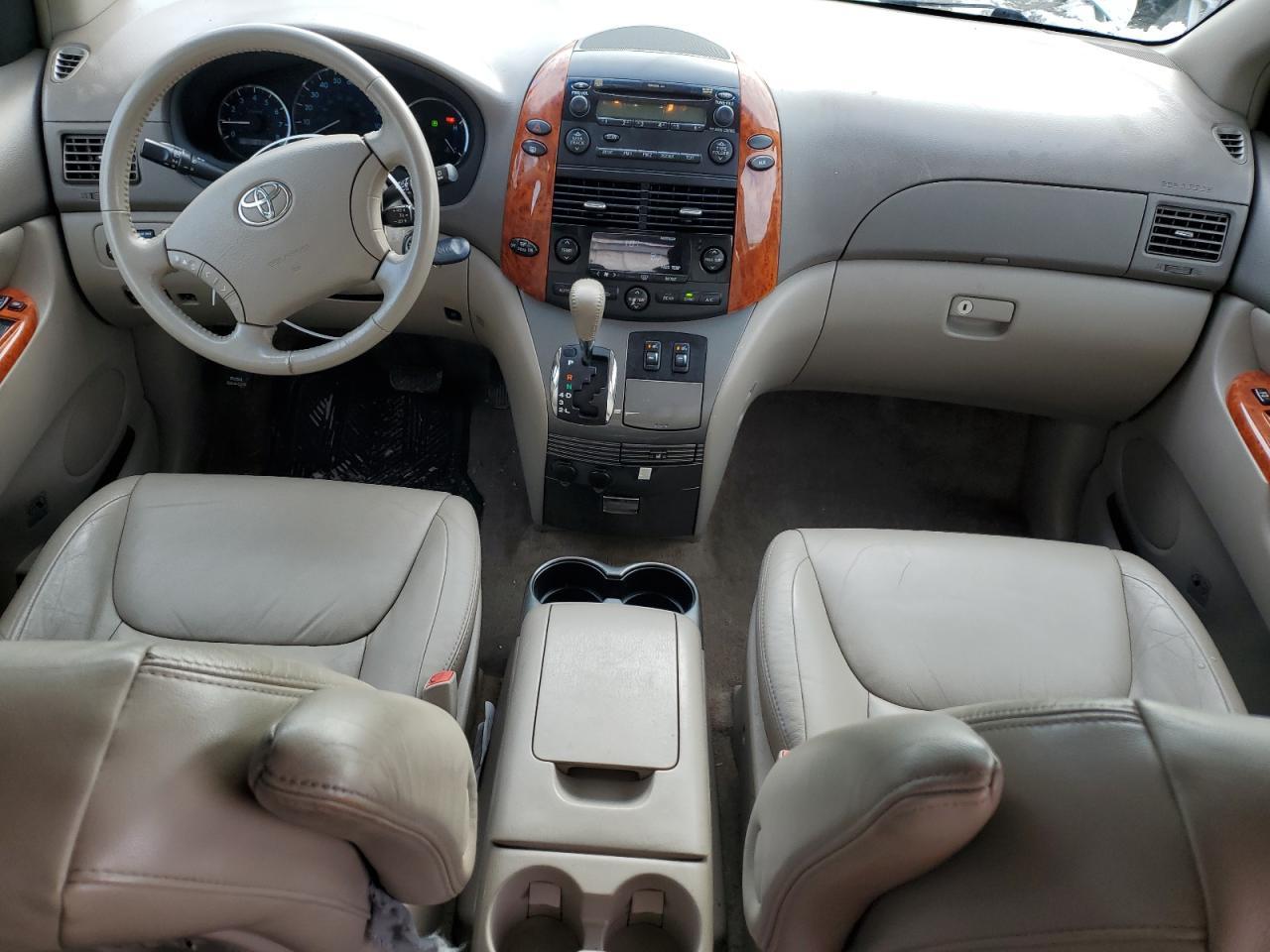 2009 TOYOTA SIENNA