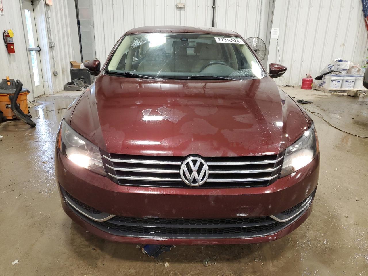 2012 VOLKSWAGEN Passat