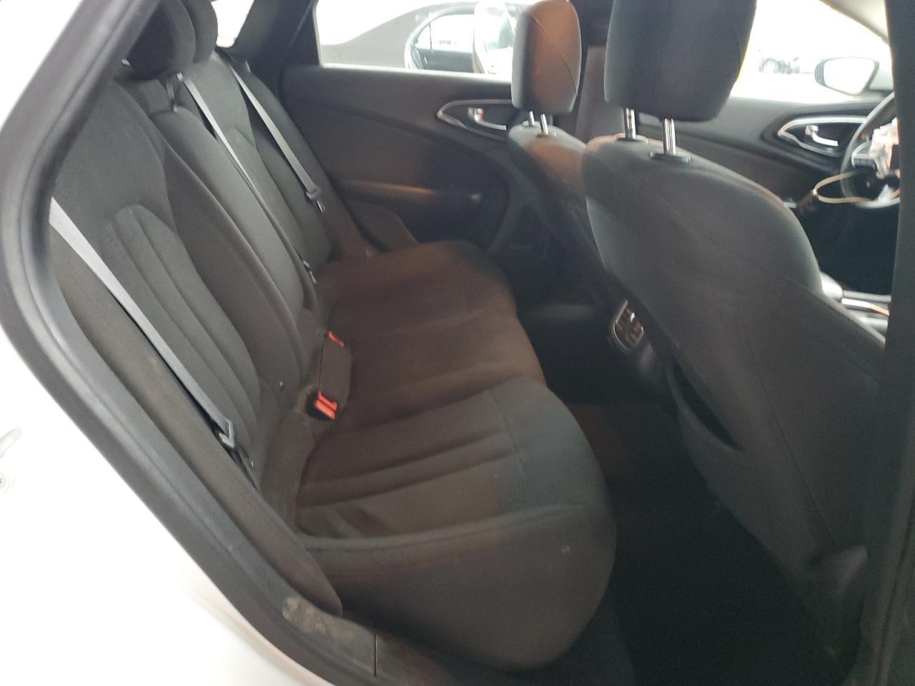 2016 CHRYSLER 200