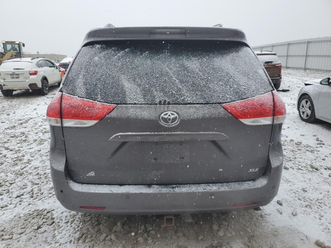 2013 TOYOTA SIENNA