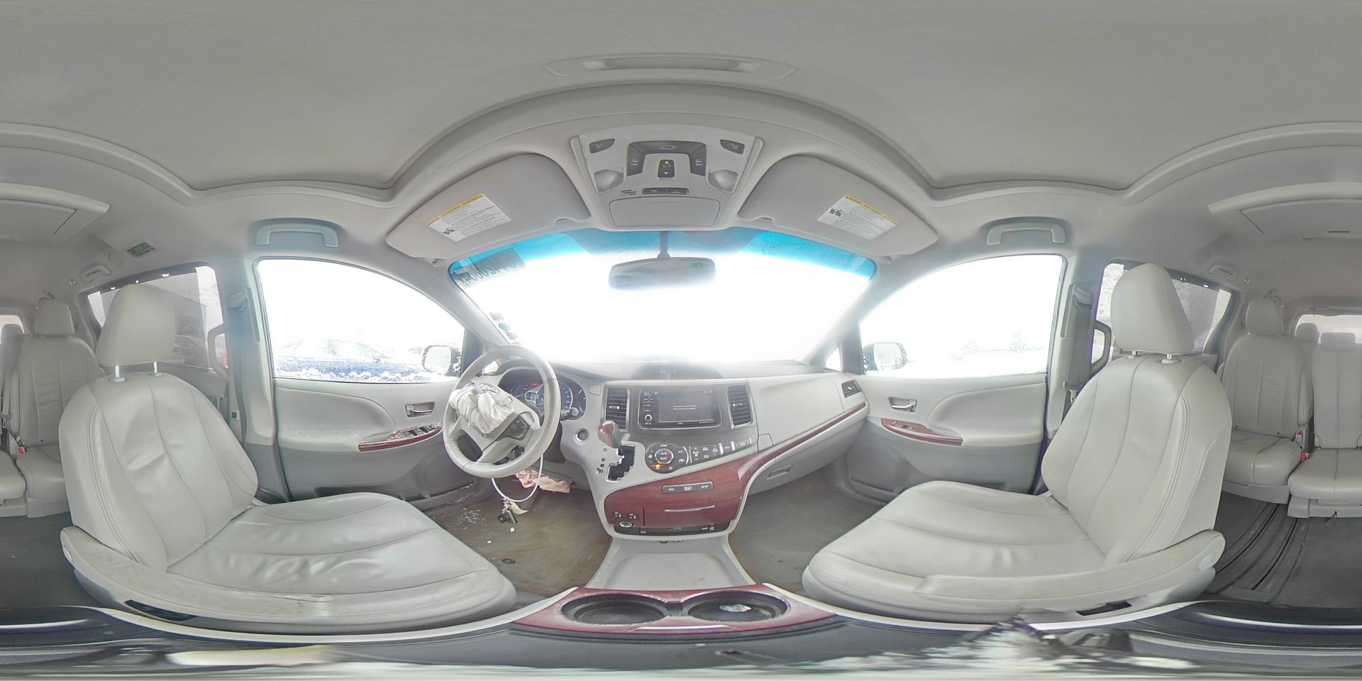 2013 TOYOTA SIENNA