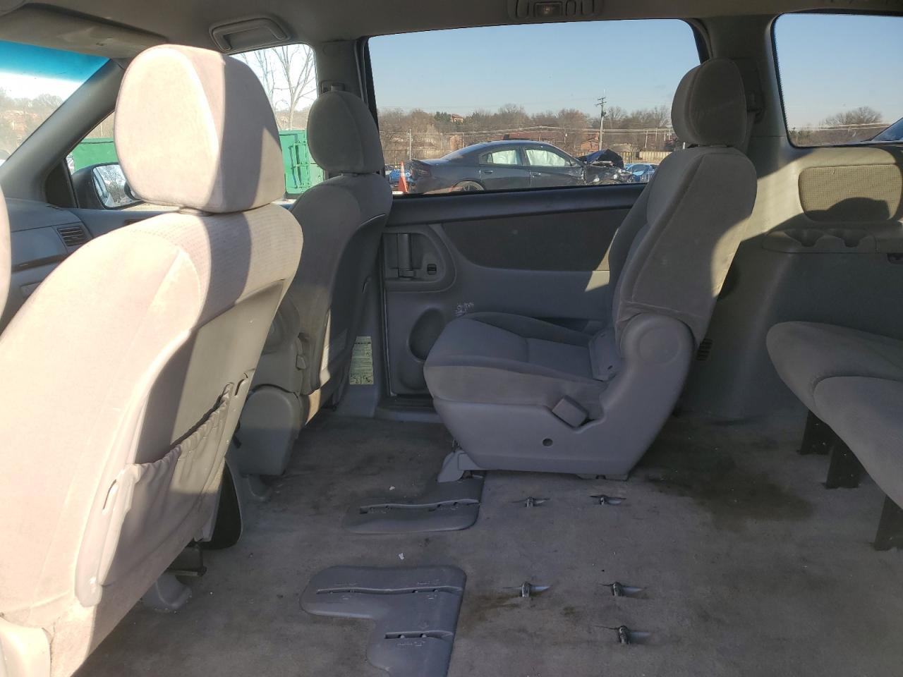 2005 TOYOTA SIENNA