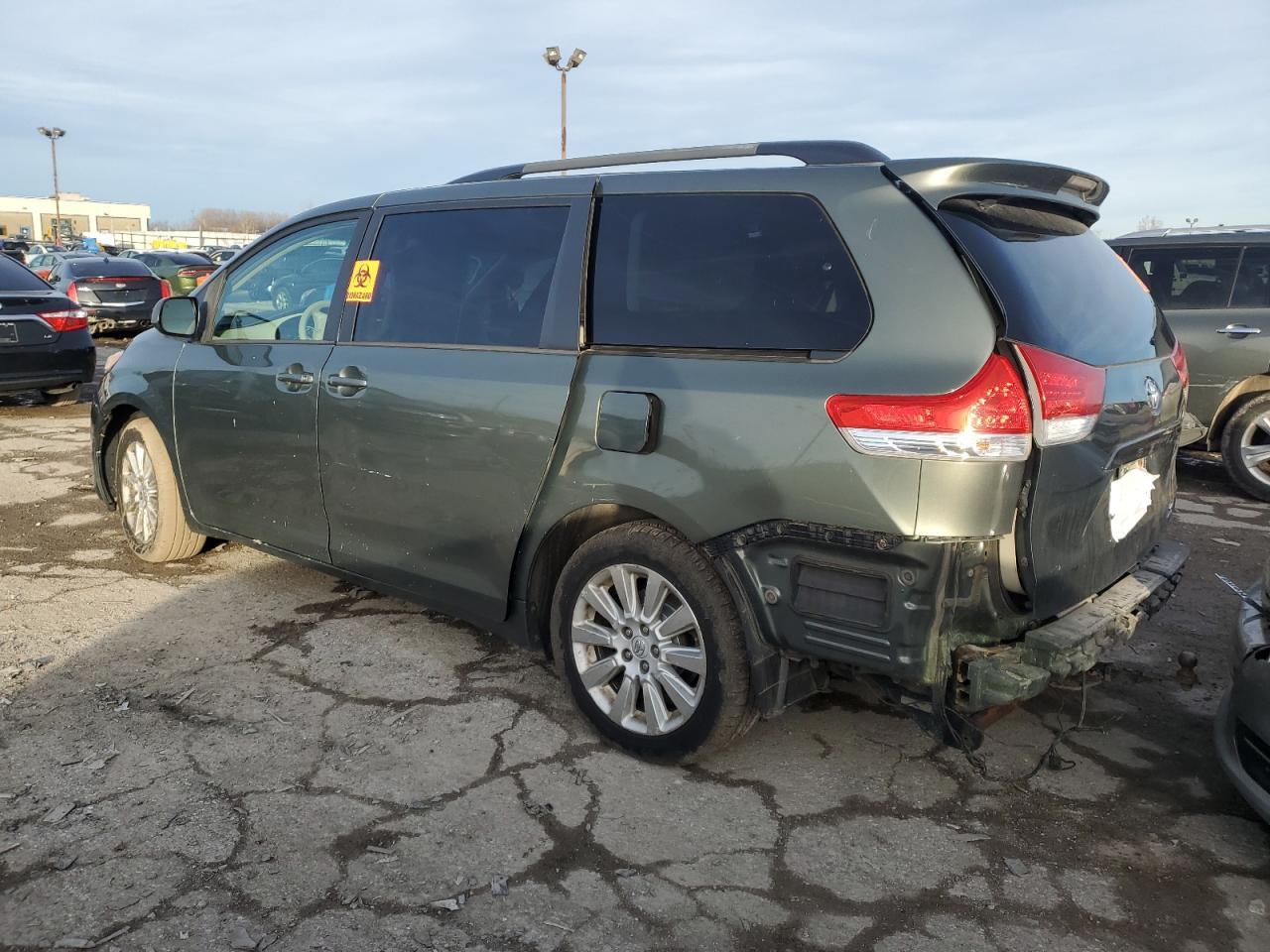 2013 TOYOTA SIENNA
