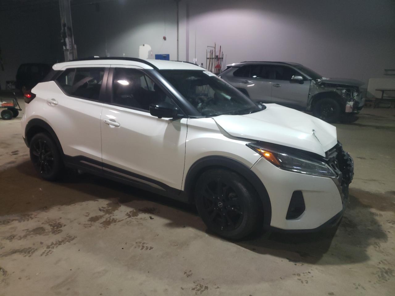 2024 NISSAN KICKS