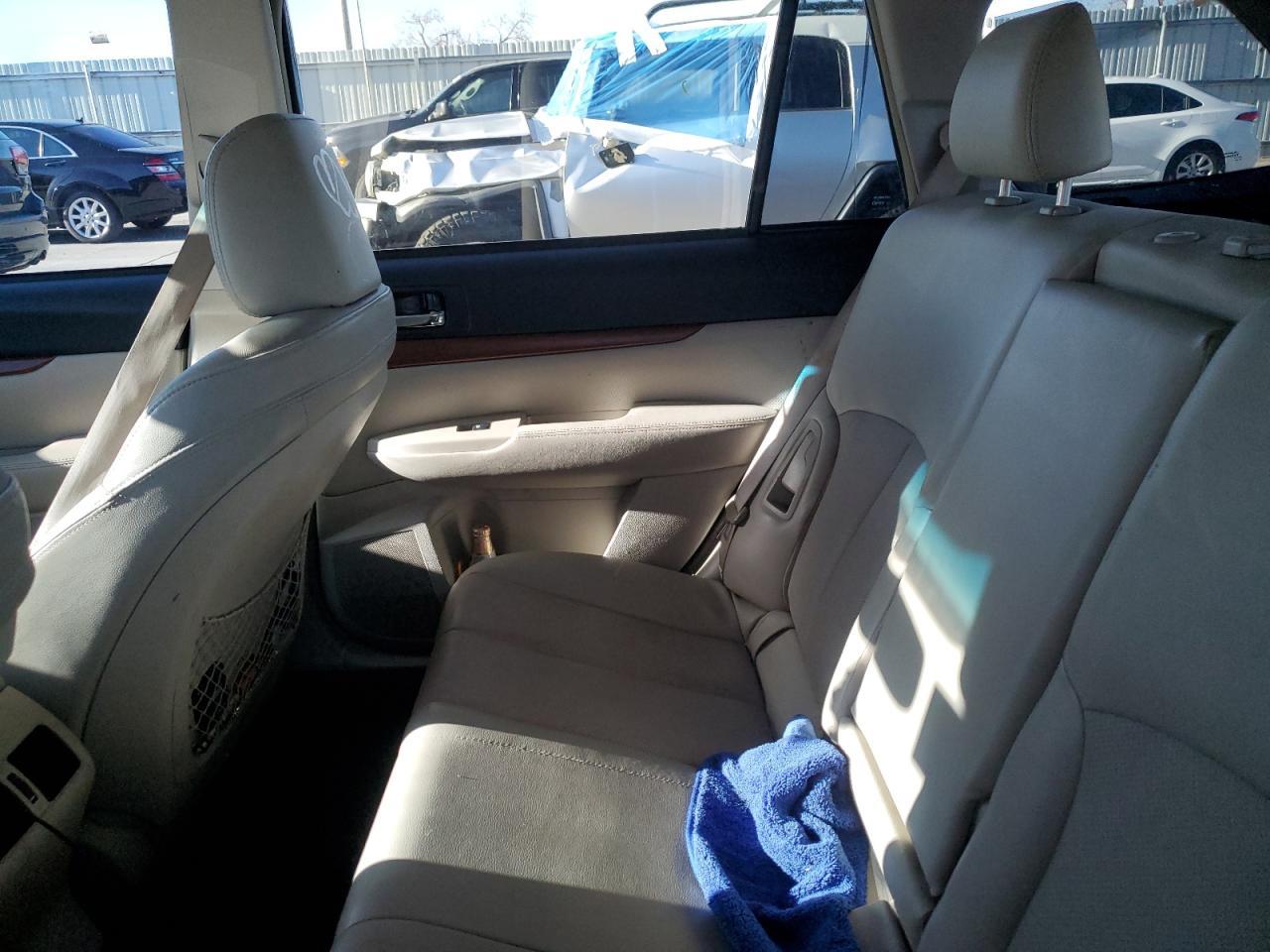 2013 SUBARU Outback