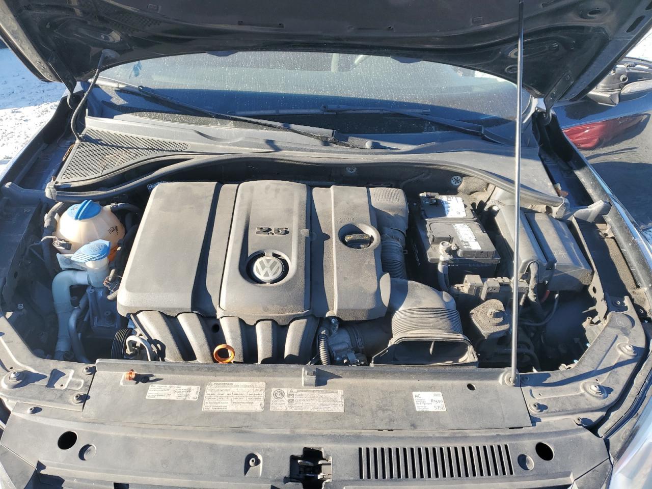 2012 VOLKSWAGEN Passat
