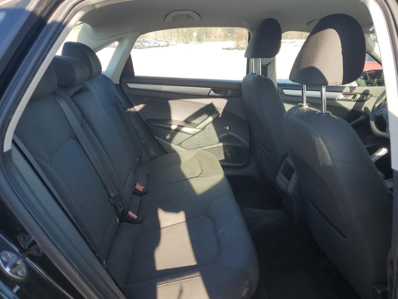 2012 VOLKSWAGEN Passat