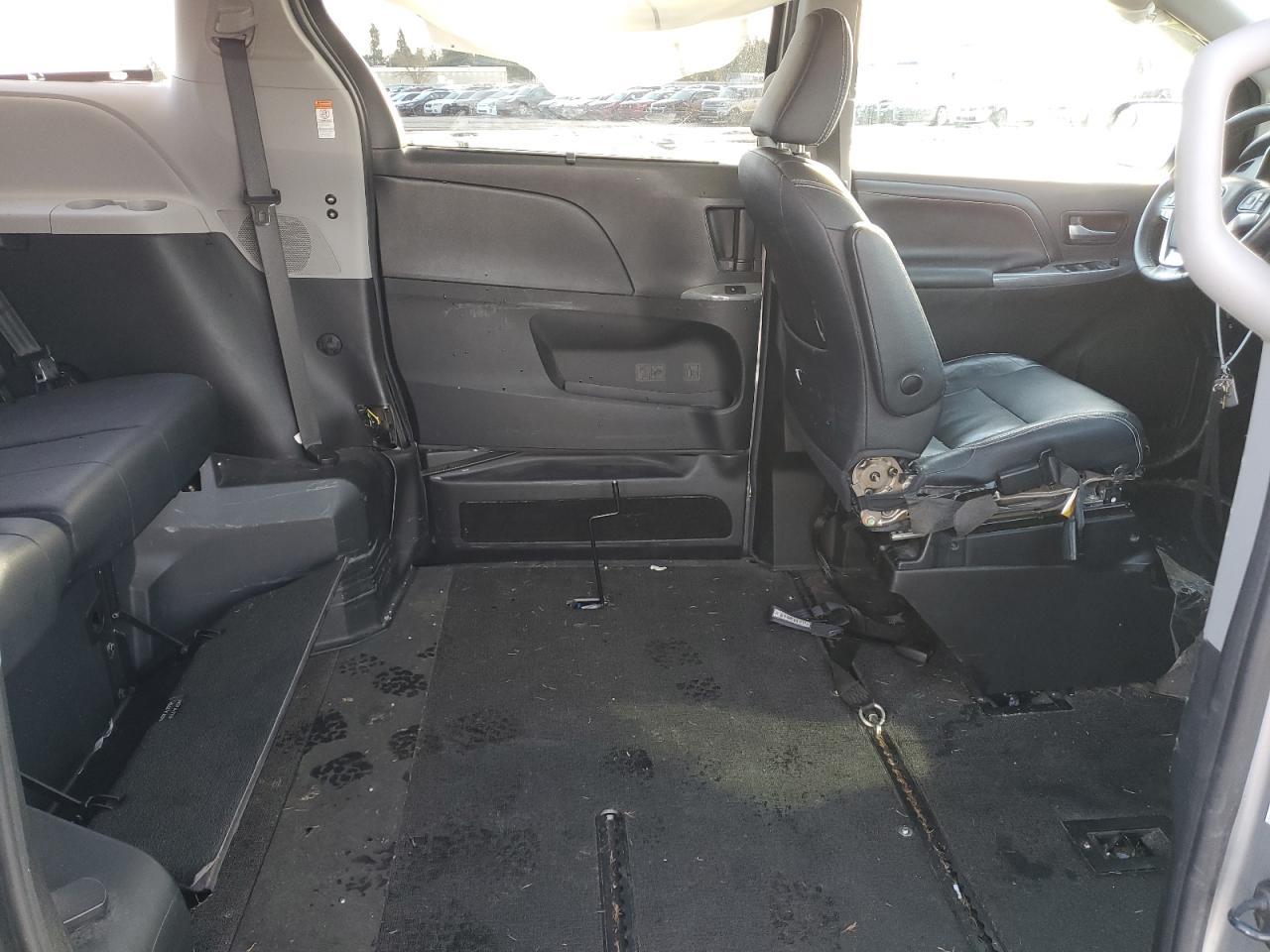 2017 TOYOTA SIENNA