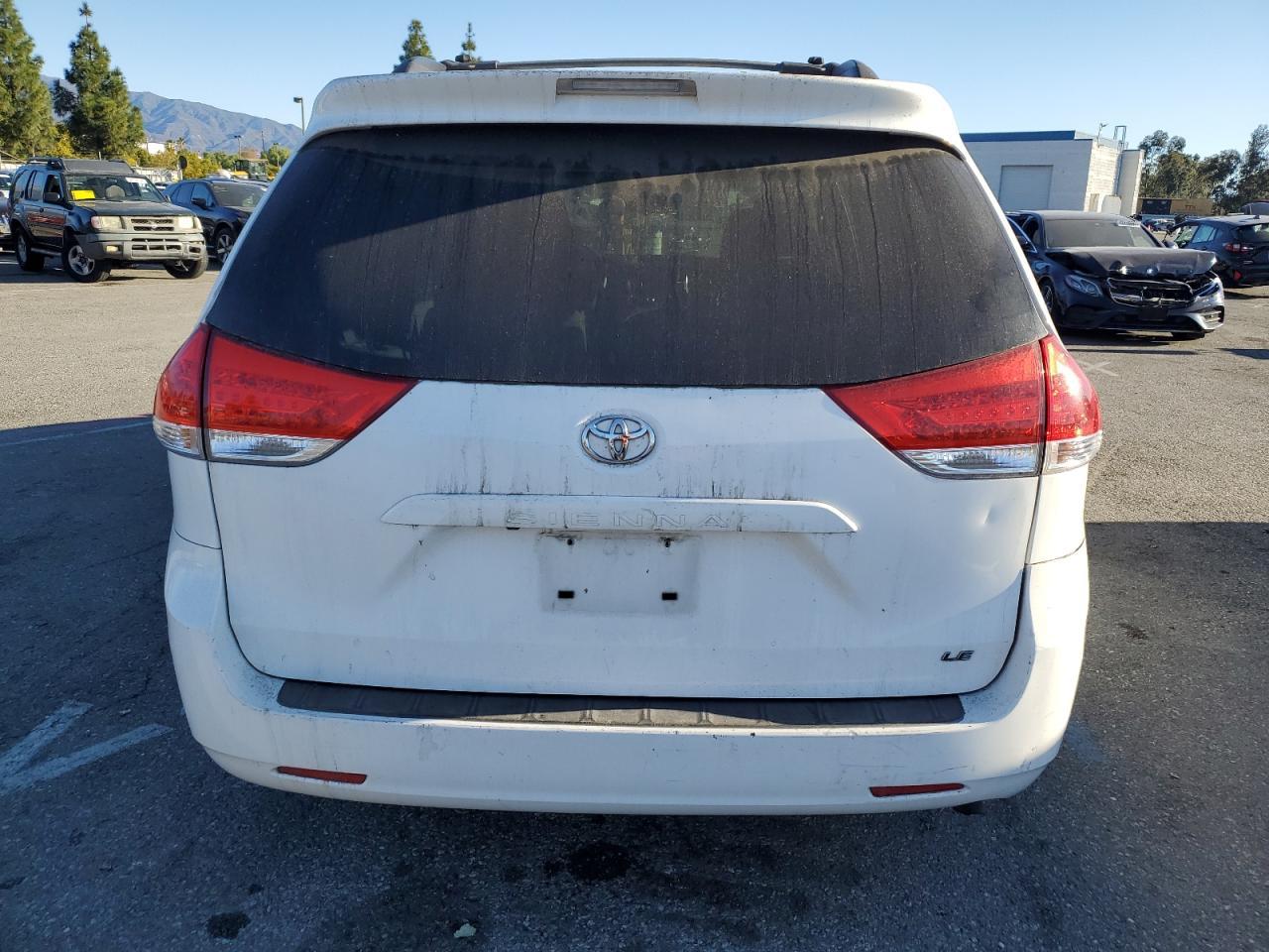 2011 TOYOTA SIENNA