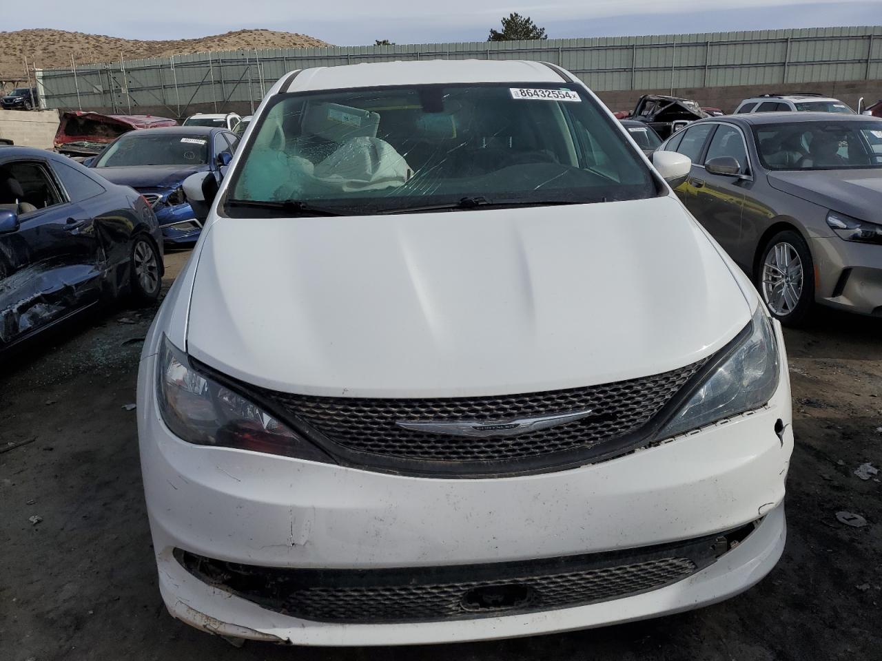 2022 CHRYSLER Voyager