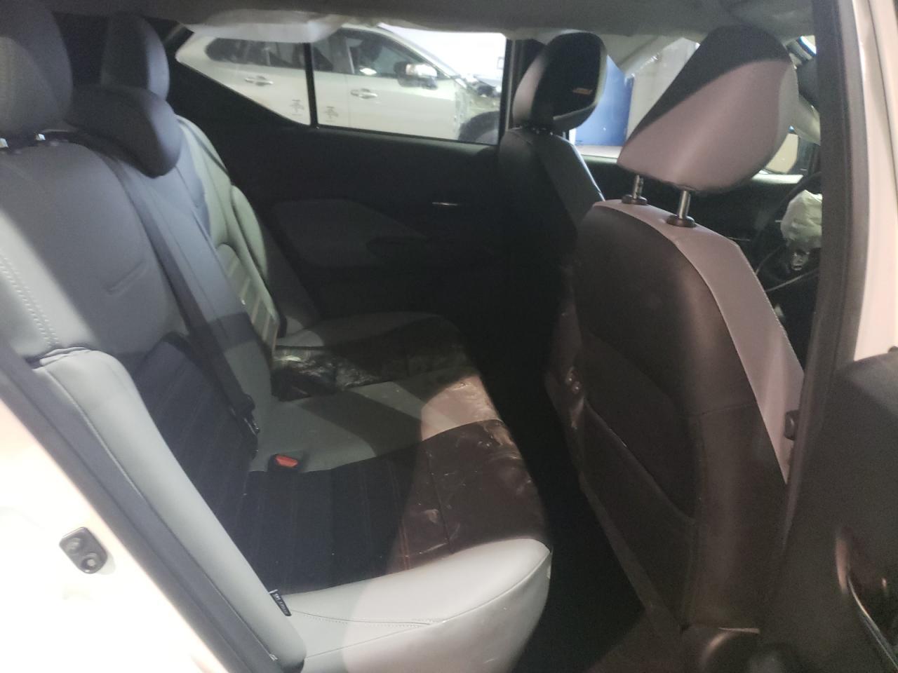 2024 NISSAN KICKS