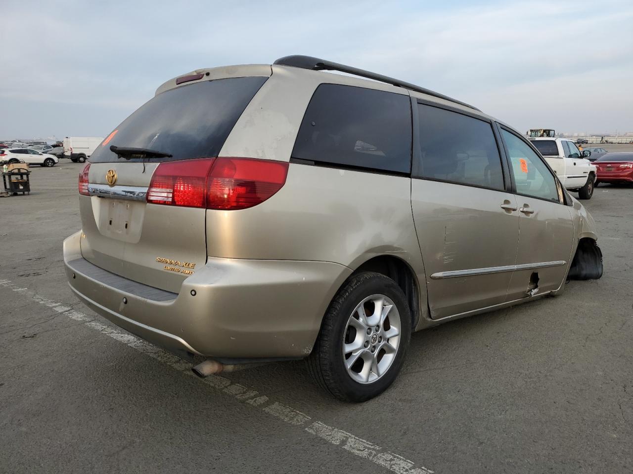 2004 TOYOTA SIENNA