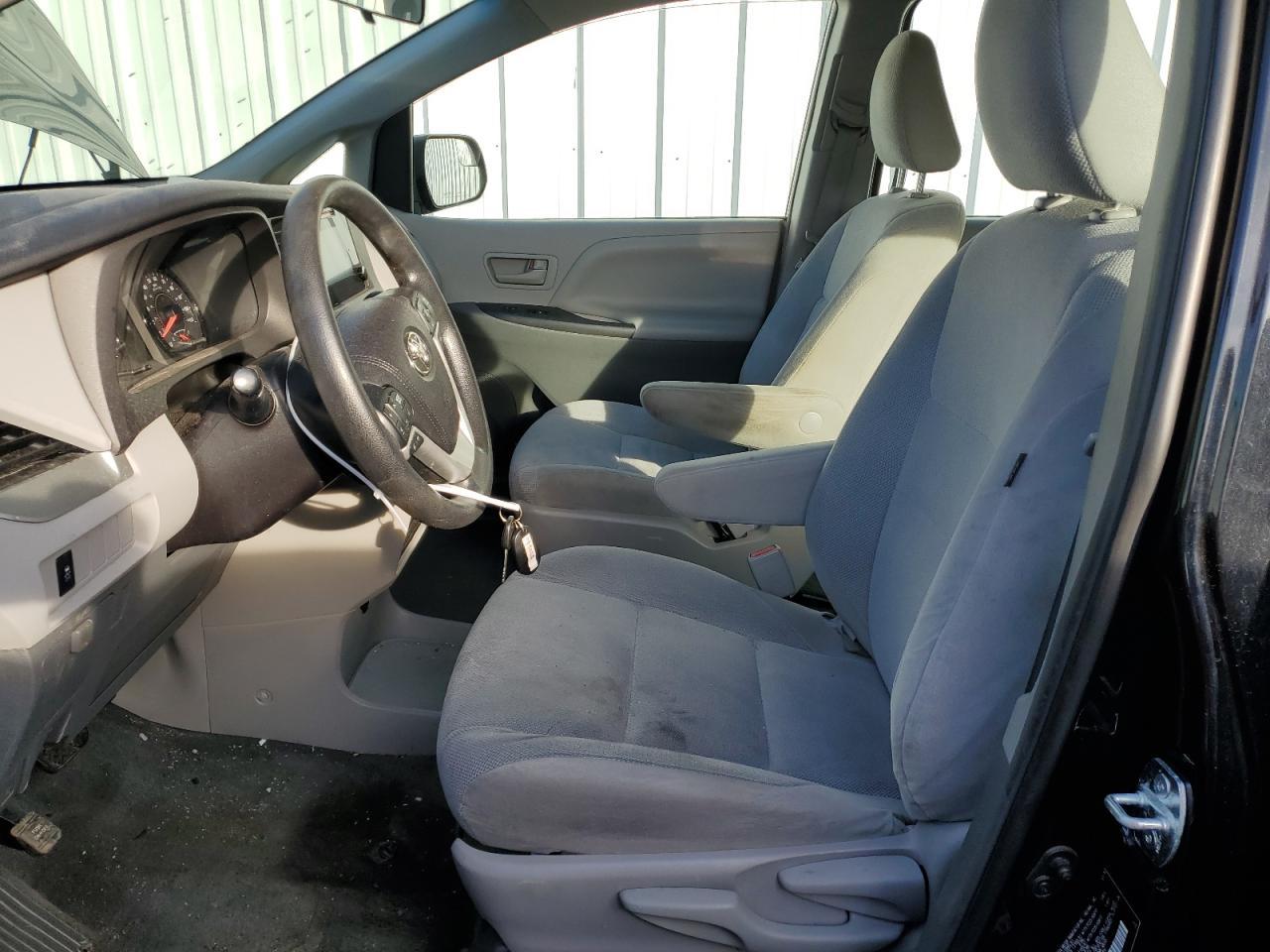 2016 TOYOTA SIENNA