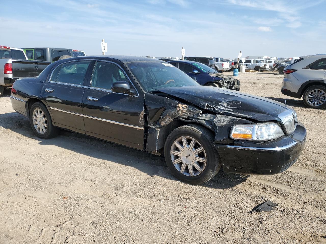 2011 LINCOLN Town Car