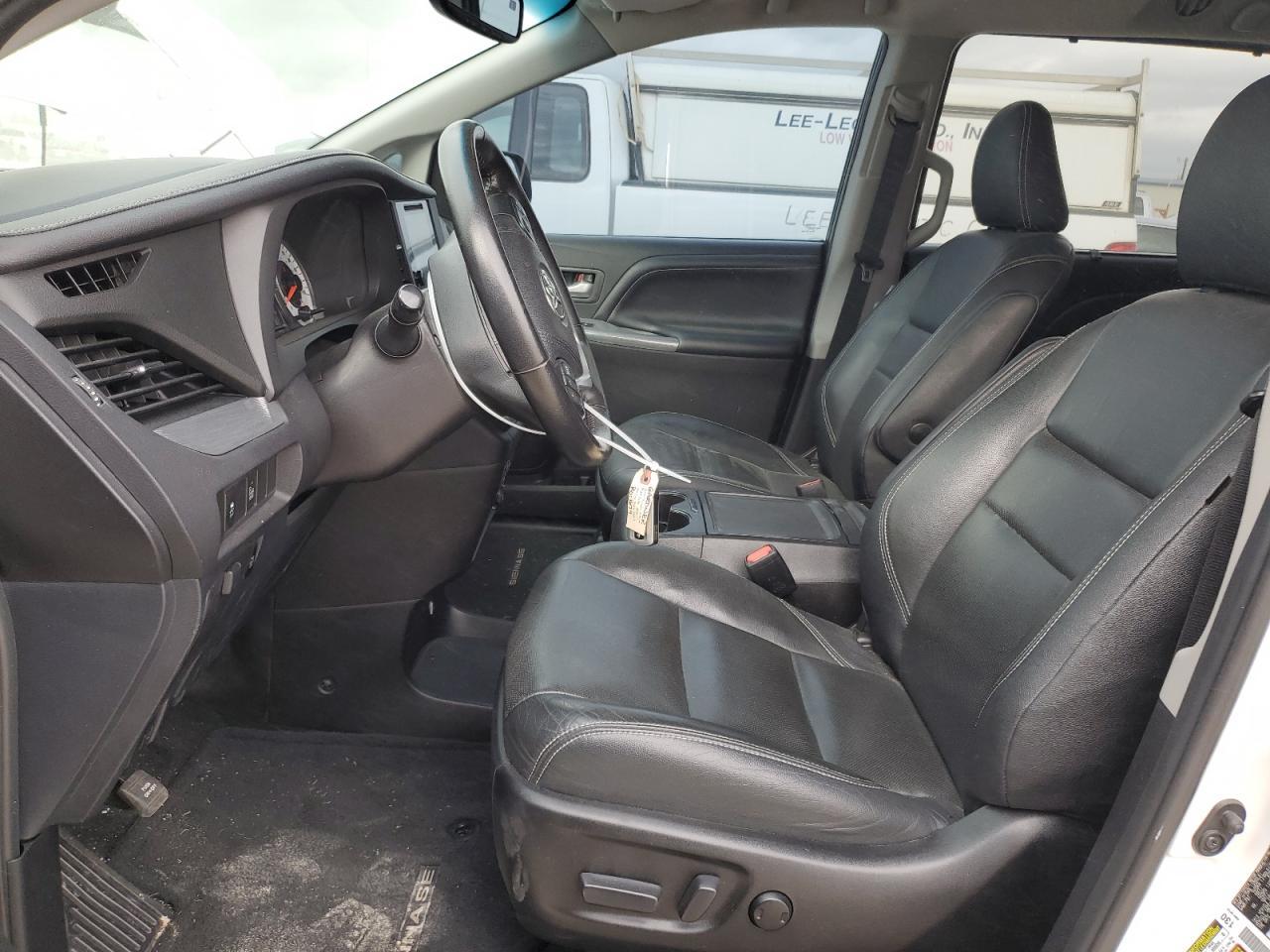 2016 TOYOTA SIENNA