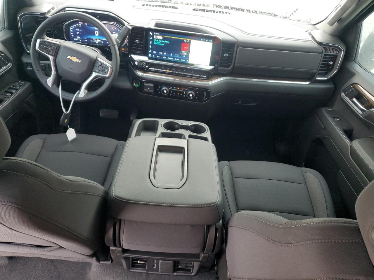 2024 CHEVROLET Silverado