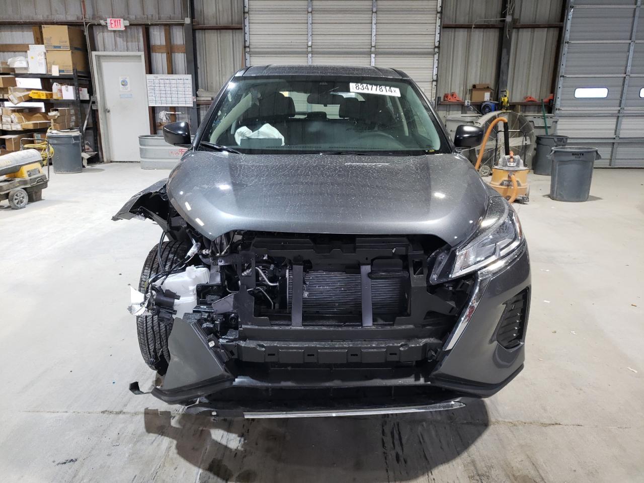 2024 NISSAN KICKS