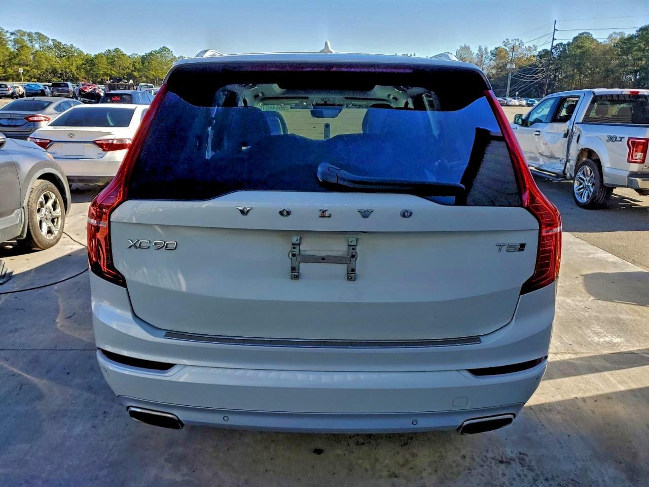2020 VOLVO XC90